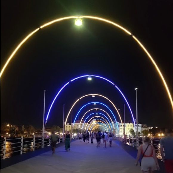 Meet your Posher, Michelle - Picture 1 of 1